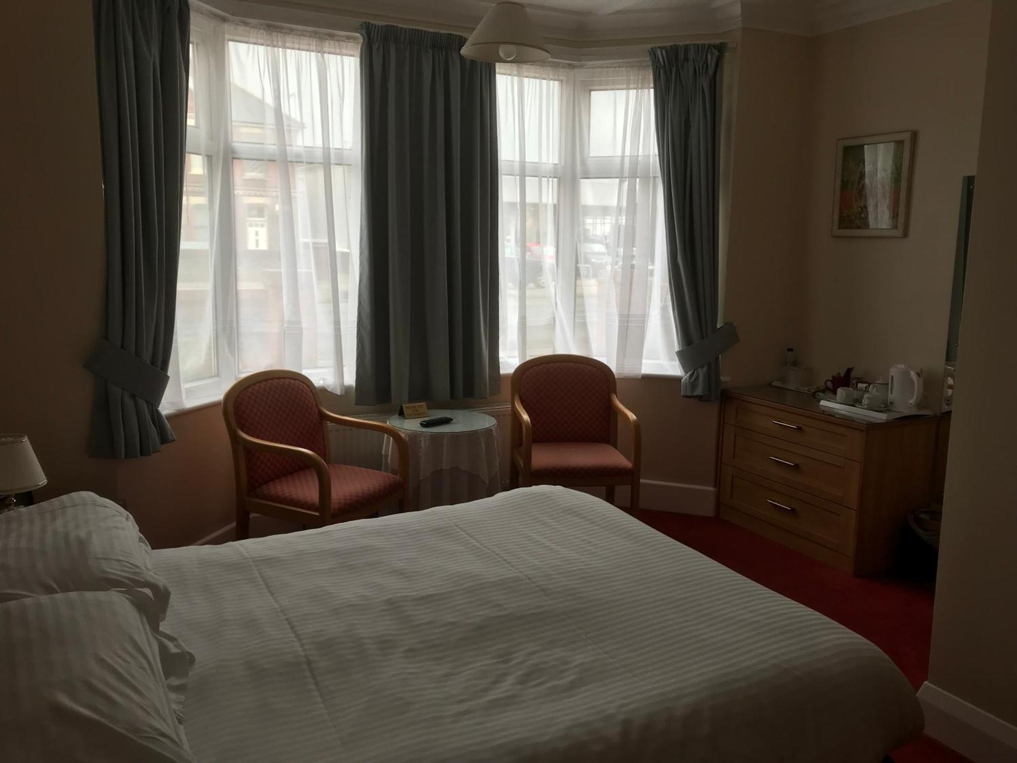 Merton House ワージング 部屋 写真